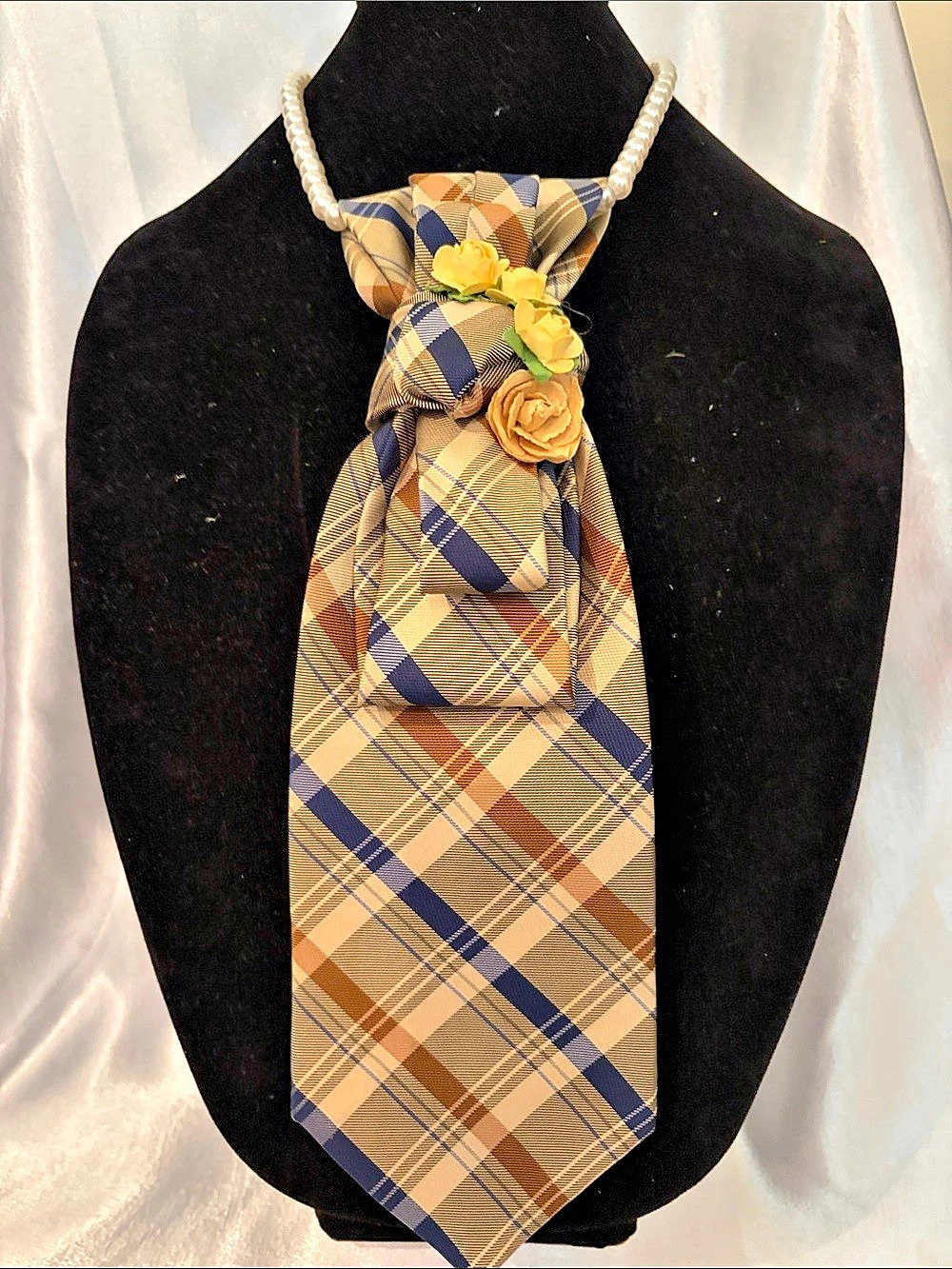 IZOD Plaid Floral Statement Necklace Tie in Beige Yellow & Blue Like New